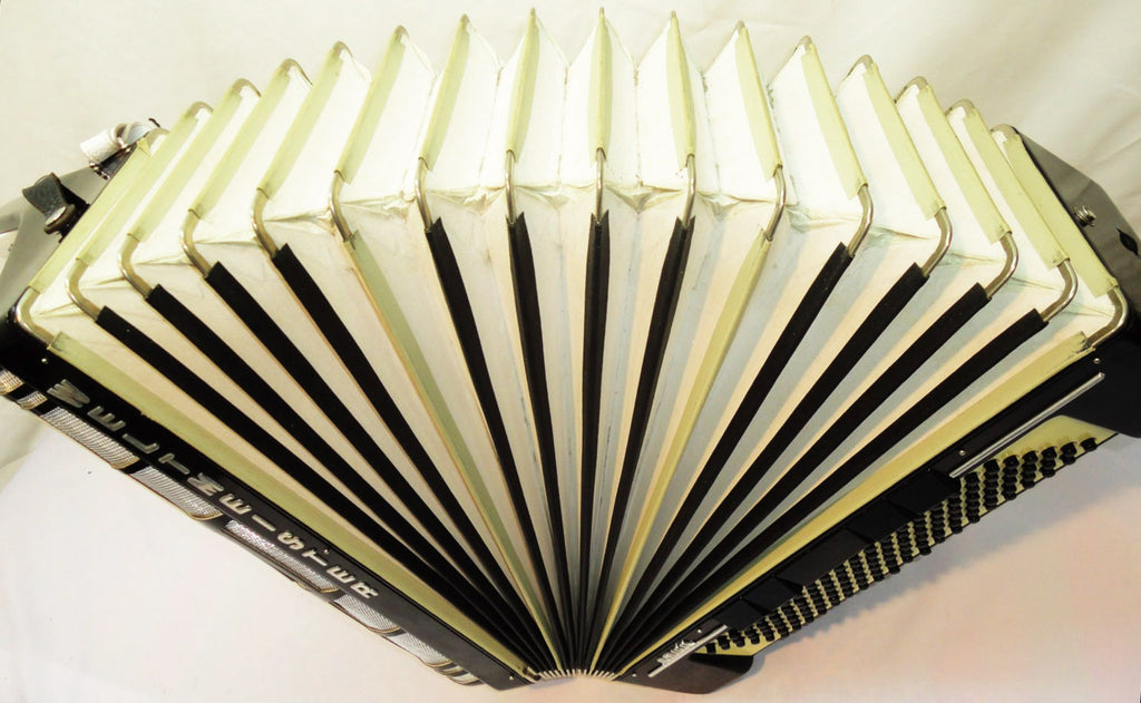 Weltmeister Amigo 120 Bass, 16 Registers, Bag & New Straps, German Accordion 806, Original, Excellent Accordian For Sale