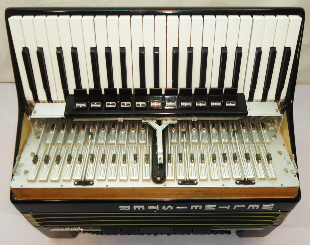 Weltmeister Amigo 120 Bass, 16 Registers, Bag & New Straps, German Accordion 806, Original, Excellent Accordian For Sale