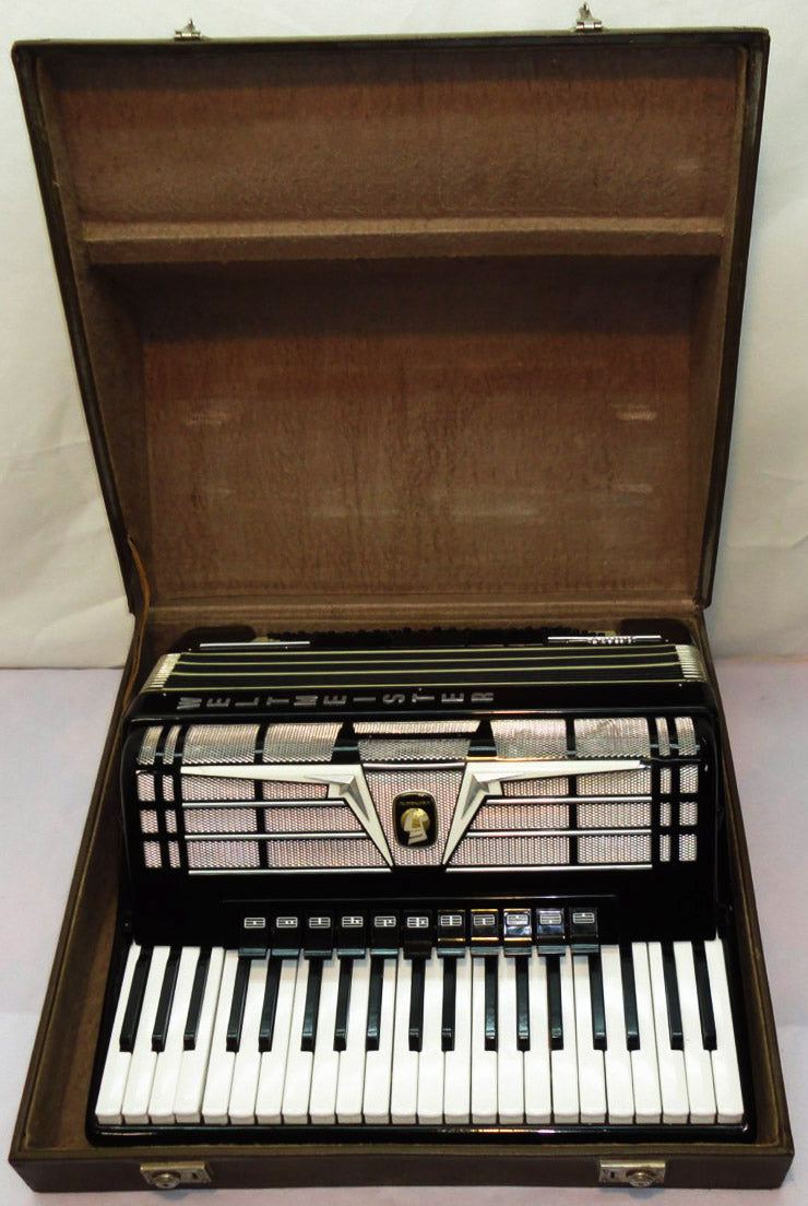 Weltmeister Amigo 120 Bass, 16 Registers, Bag & New Straps, German Accordion 806, Original, Excellent Accordian For Sale