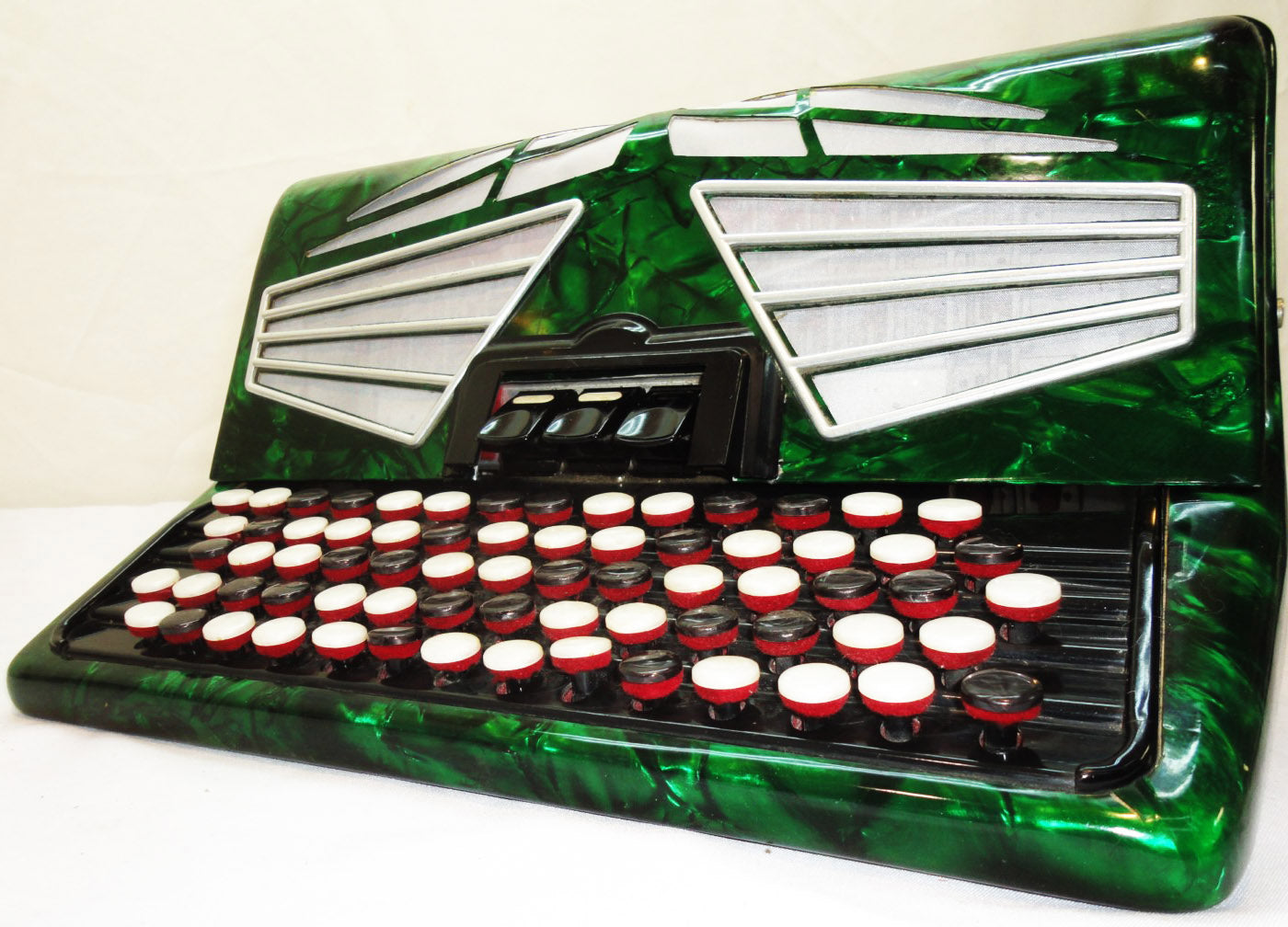 5 Row Weltmeister Fionetta 96 Bass Lightweight German Button Accordion Bayan 850,  Perfect Musical Instrument For Beginners / Children