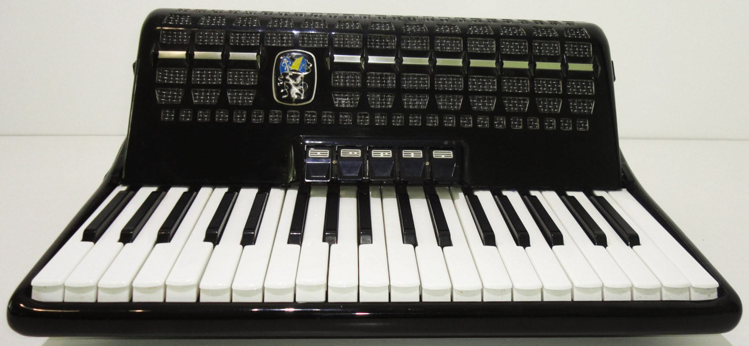 Weltmeister Meteor, Perfect Accordion 96 Bass, Germany, Case, Almost Unused! 903, Very Quality and Amazing sound