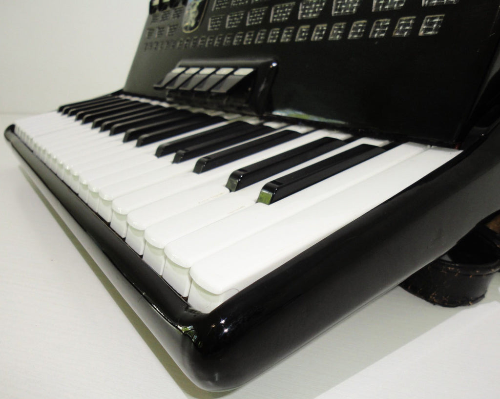 Weltmeister Meteor, Perfect Accordion 96 Bass, Germany, Case, Almost Unused! 903, Very Quality and Amazing sound