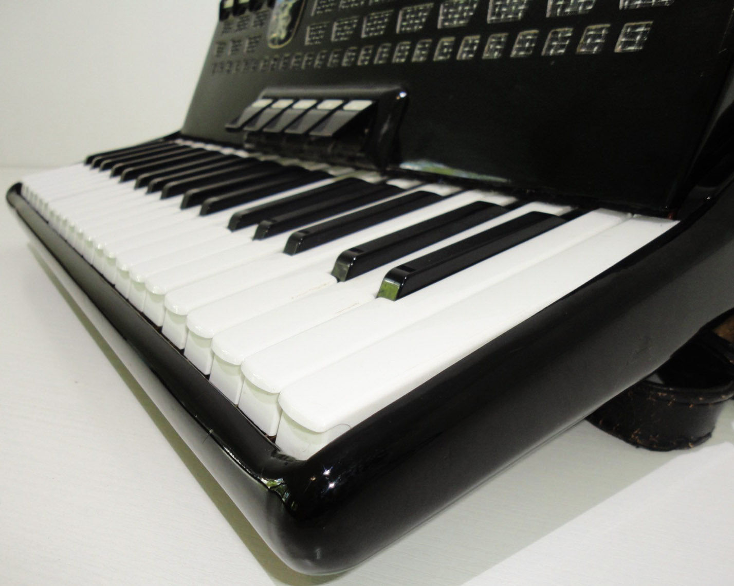 Weltmeister Meteor, Perfect Accordion 96 Bass, Germany, Case, Almost Unused! 903, Very Quality and Amazing sound