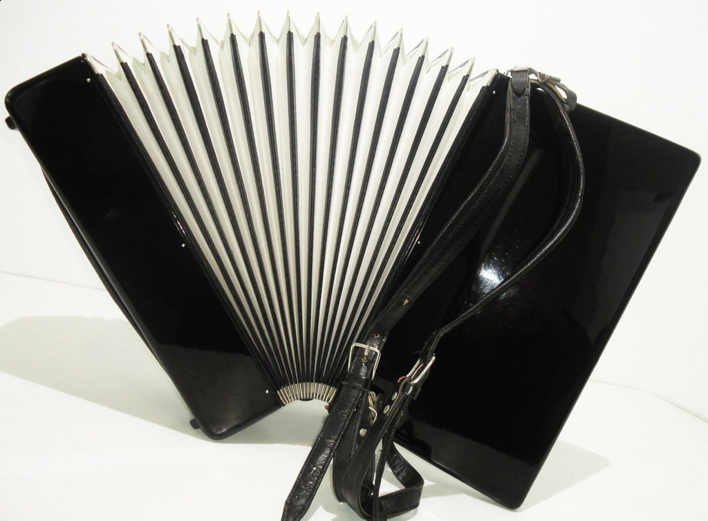 Weltmeister Meteor, Perfect Accordion 96 Bass, Germany, Case, Almost Unused! 903, Very Quality and Amazing sound