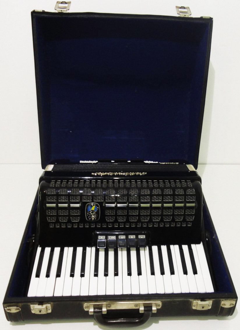 Weltmeister Meteor, Perfect Accordion 96 Bass, Germany, Case, Almost Unused! 903, Very Quality and Amazing sound