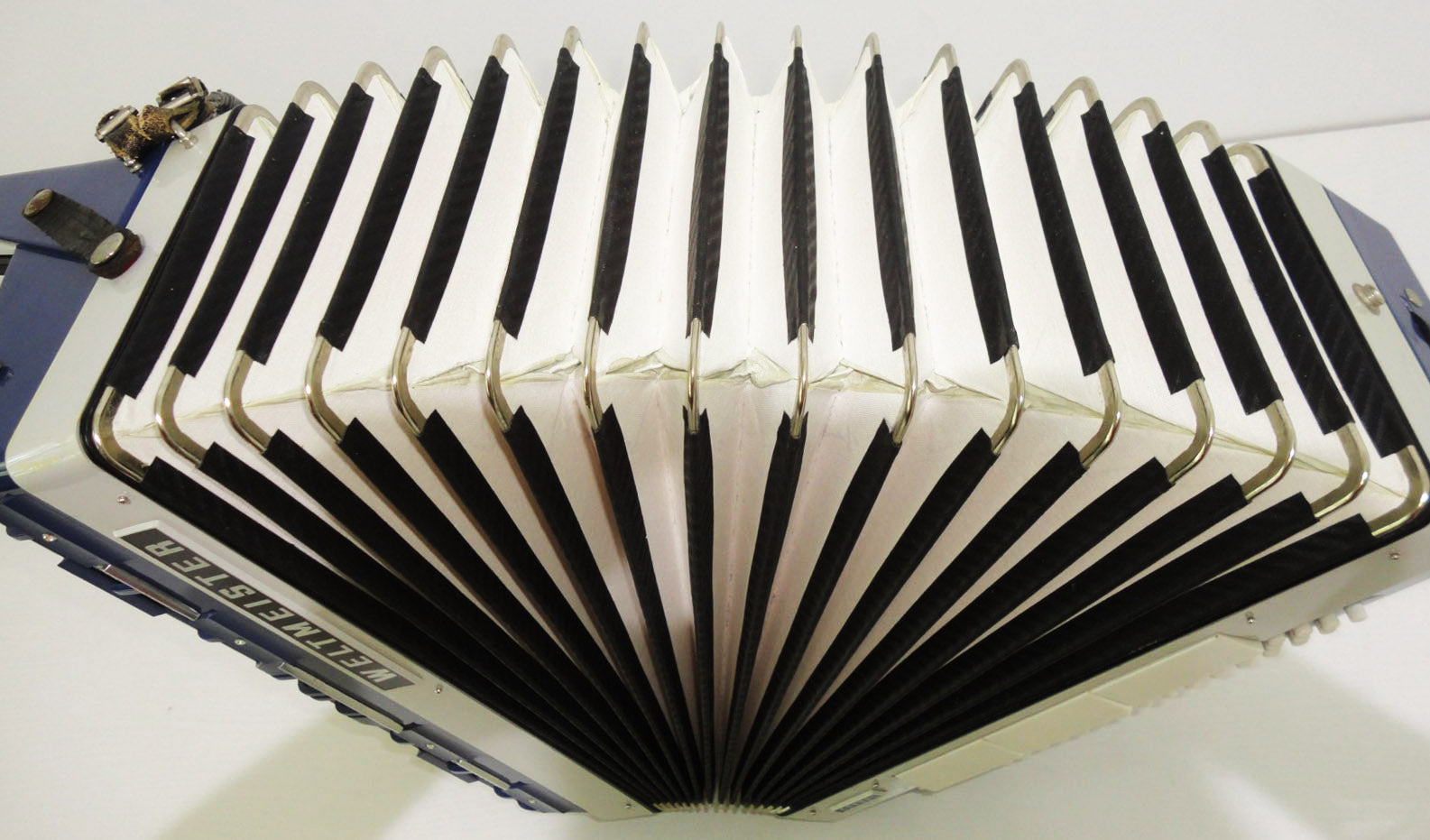 Close to New, Weltmeister Cordal, 80 Bass, German Piano Accordion + Case, 919, Amazing and Very Beautiful Sound