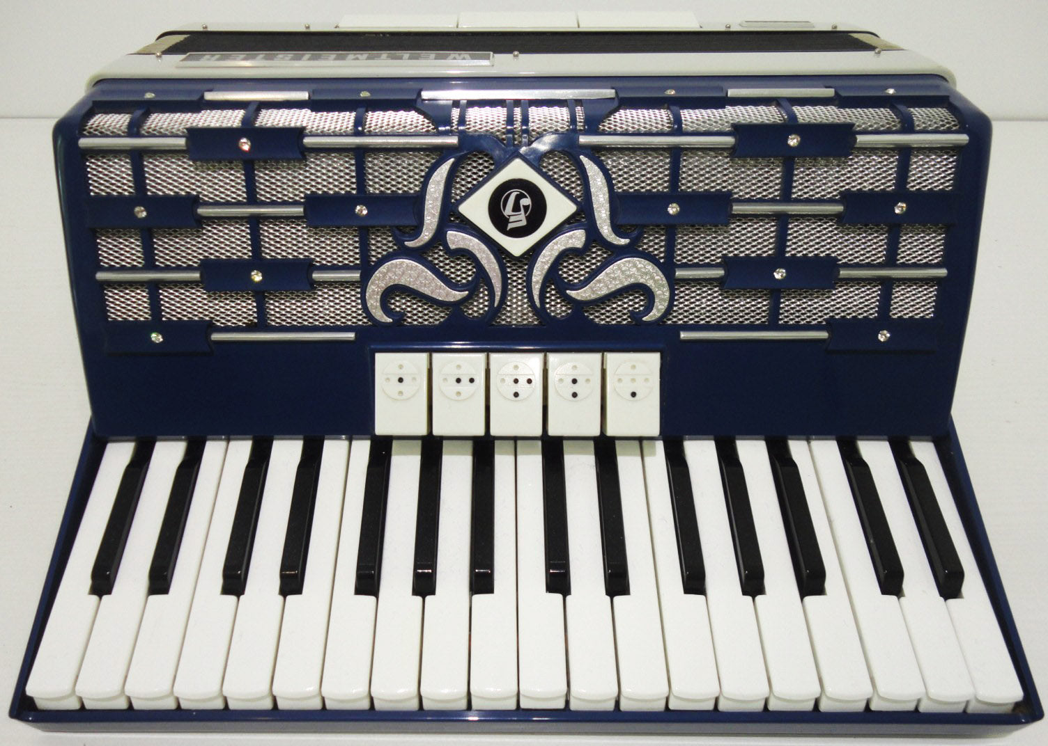 Close to New, Weltmeister Cordal, 80 Bass, German Piano Accordion + Case, 919, Amazing and Very Beautiful Sound