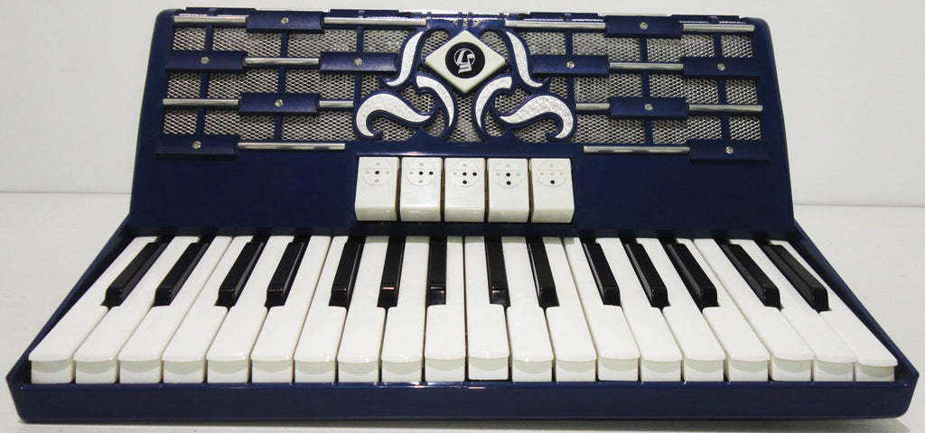 Close to New, Weltmeister Cordal, 80 Bass, German Piano Accordion + Case, 919, Amazing and Very Beautiful Sound