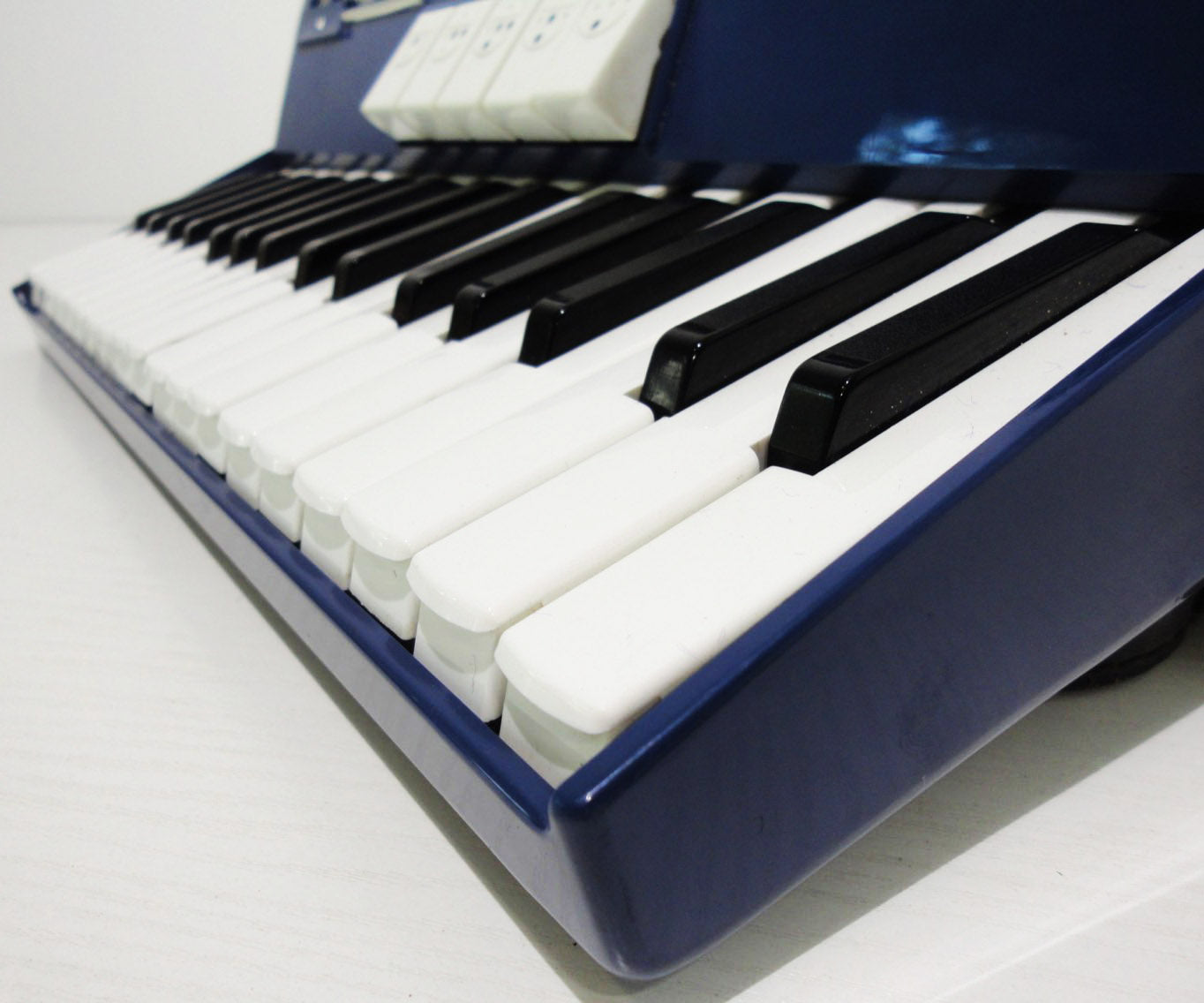 Close to New, Weltmeister Cordal, 80 Bass, German Piano Accordion + Case, 919, Amazing and Very Beautiful Sound