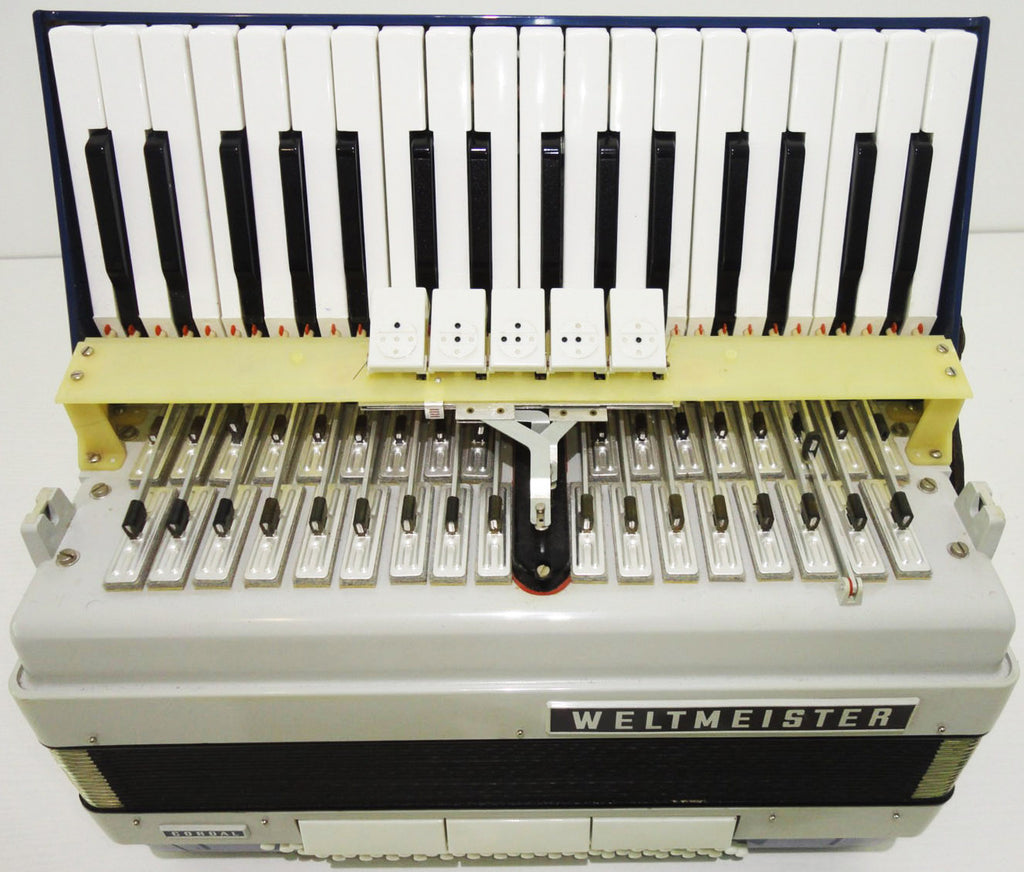 Close to New, Weltmeister Cordal, 80 Bass, German Piano Accordion + Case, 919, Amazing and Very Beautiful Sound