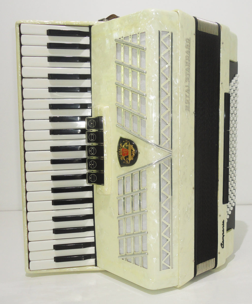 Royal Standard Campania 120 Bass, made in Germany, Amazing Accordion, Case, 1088, Very Beautiful and Quality Sound