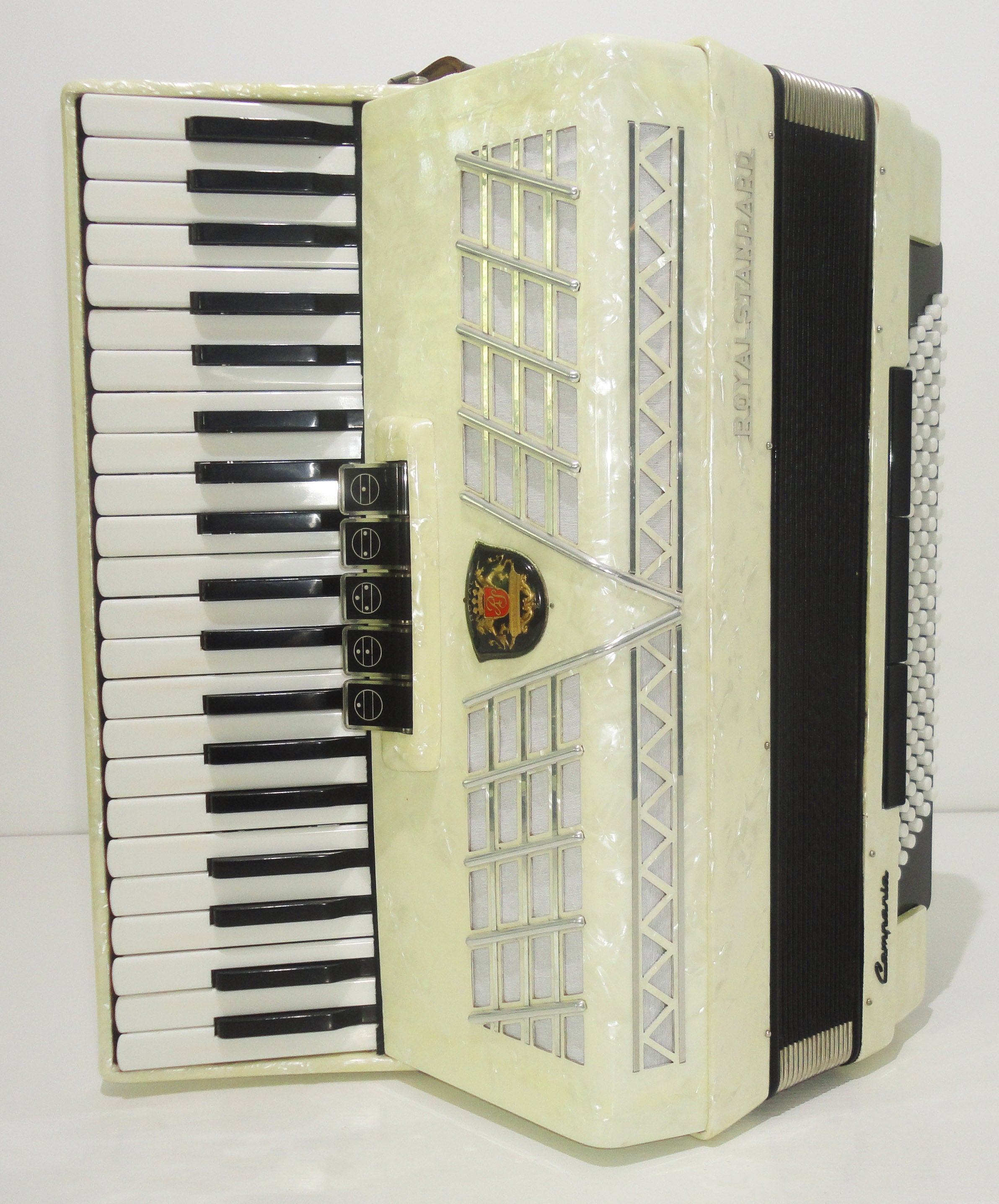 Royal Standard Campania 120 Bass, made in Germany, Amazing Accordion, Case, 1088, Very Beautiful and Quality Sound