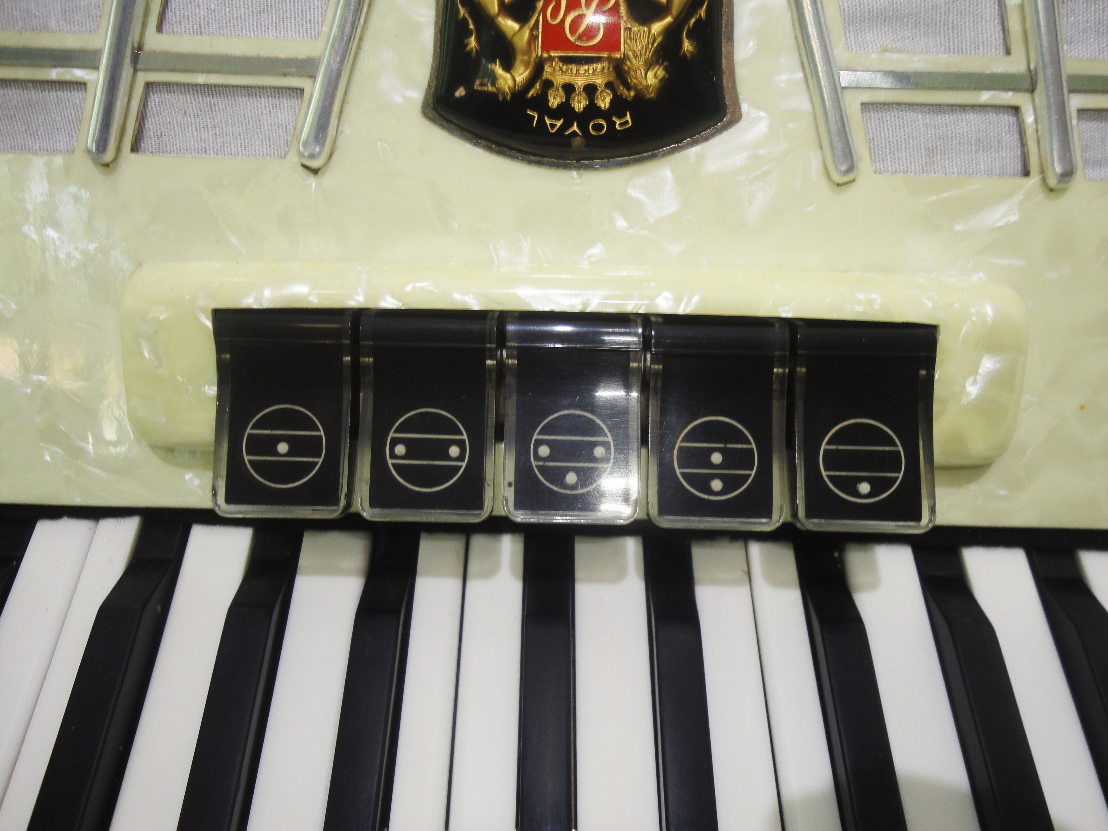 Royal Standard Campania 120 Bass, made in Germany, Amazing Accordion, Case, 1088, Very Beautiful and Quality Sound
