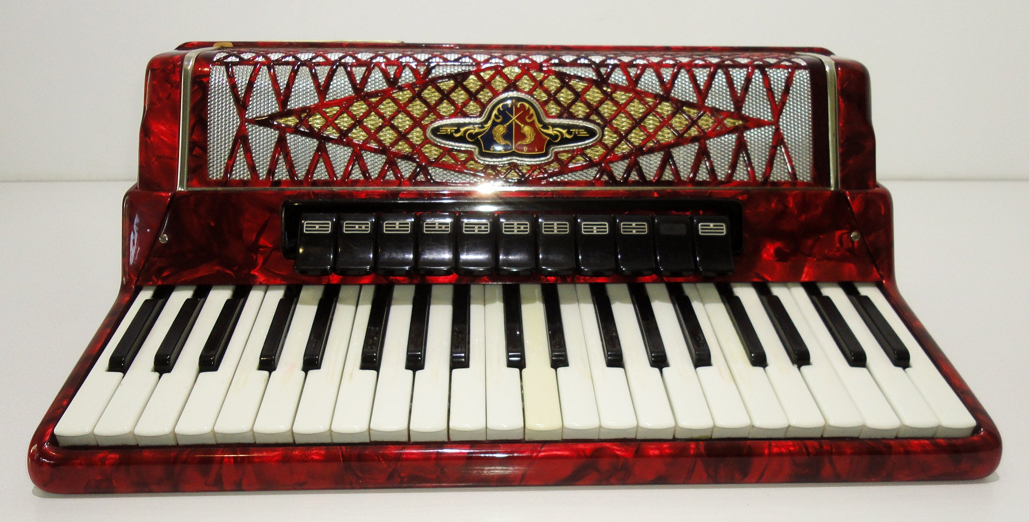 Barcarole Prominenz, Concert Piano Accordion, 120 Bass, made in Germany, 1116, Amazing sound, High Quality Accordian, New Straps