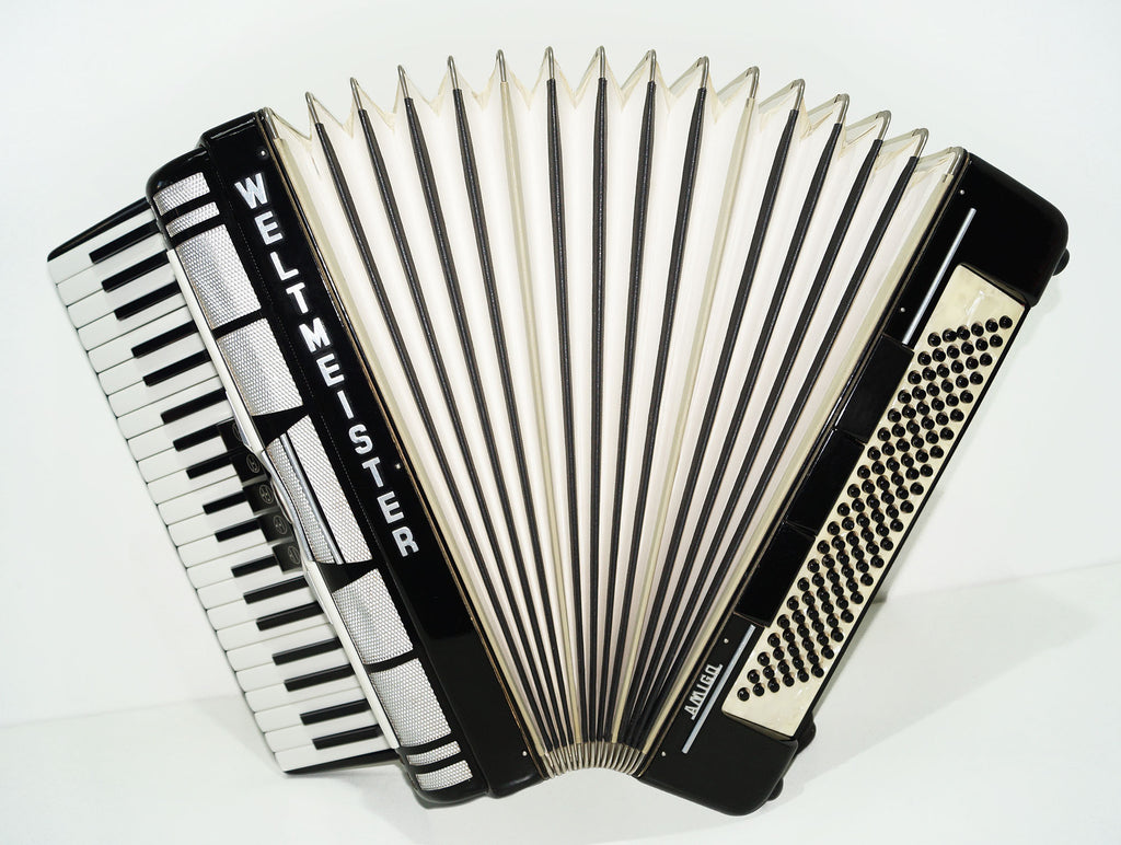 Weltmeister Amigo 120 Bass Made in Germany Piano Akkordeon, neue Riemen Koffer 1561, erstaunliches Original-Akkordeon, exzellenter Klang