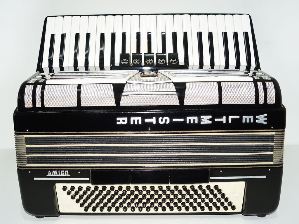 Weltmeister Amigo 120 Bass Made in Germany Piano Akkordeon, neue Riemen Koffer 1561, erstaunliches Original-Akkordeon, exzellenter Klang