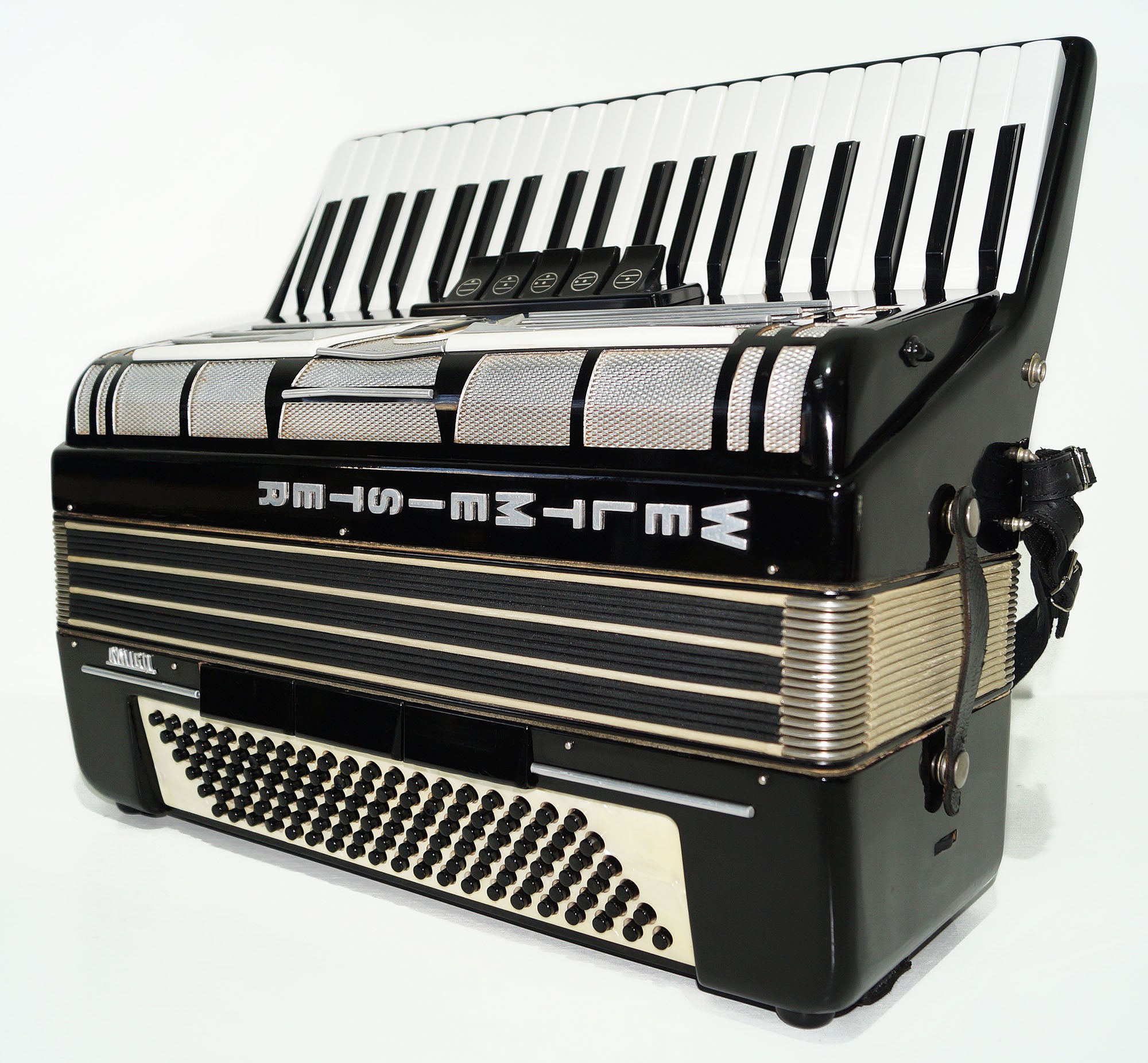 Weltmeister Amigo 120 Bass Made in Germany Piano Akkordeon, neue Riemen Koffer 1561, erstaunliches Original-Akkordeon, exzellenter Klang