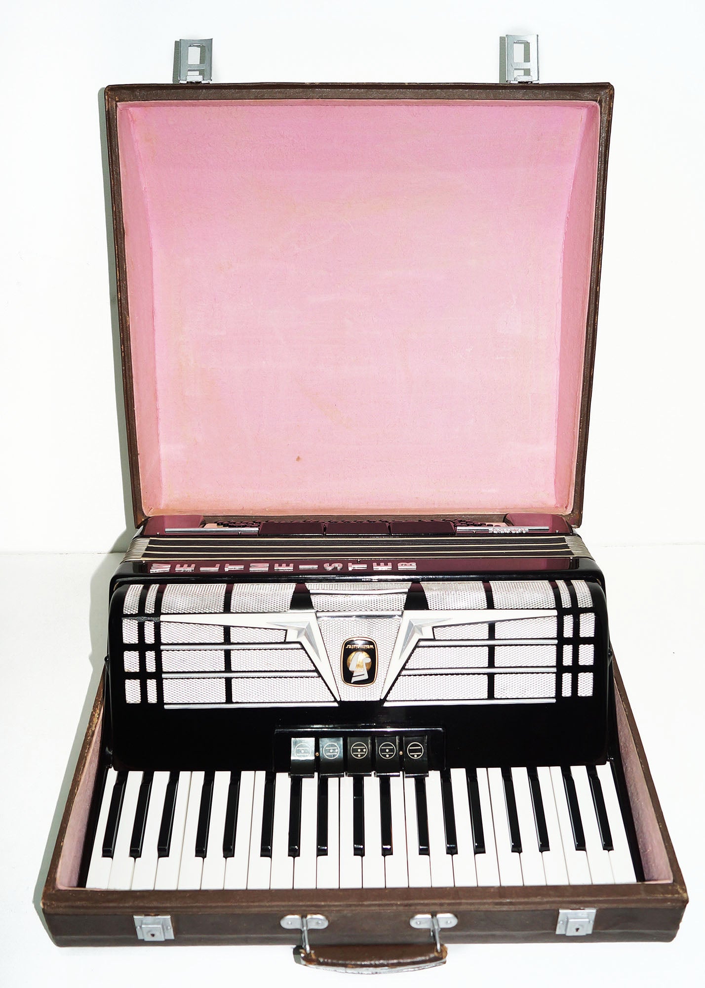 Weltmeister Amigo 120 Bass Made in Germany Piano Akkordeon, neue Riemen Koffer 1561, erstaunliches Original-Akkordeon, exzellenter Klang