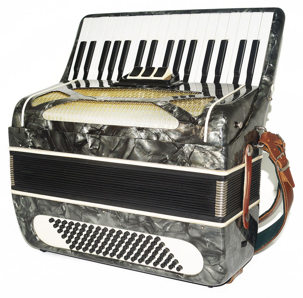 Original Russian Piano Accordion Volna 96 Bass, Straps 1969, Very Beautiful Keyboard Accordian! Excellent sound!