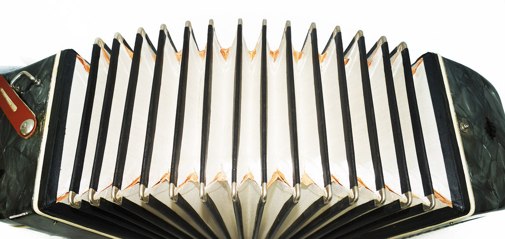 Original Russian Piano Accordion Volna 96 Bass, Straps 1969, Very Beautiful Keyboard Accordian! Excellent sound!