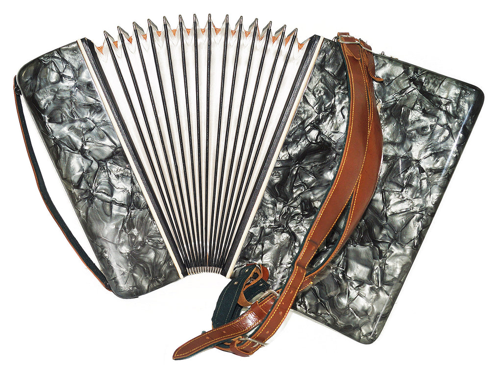 Original Russian Piano Accordion Volna 96 Bass, Straps 1969, Very Beautiful Keyboard Accordian! Excellent sound!