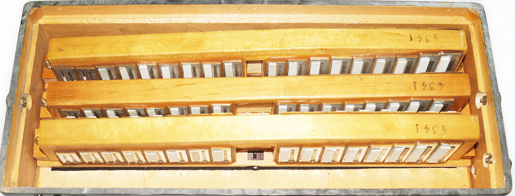 Original Russian Piano Accordion Volna 96 Bass, Straps 1969, Very Beautiful Keyboard Accordian! Excellent sound!