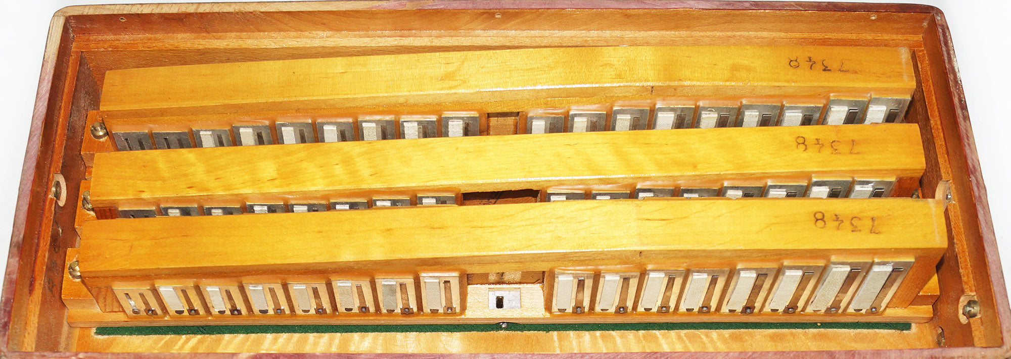 Piano Accordion Octava 80 Bass Buttons, New Straps, Case 2089 for Beginners Children, Very Beautiful sound.