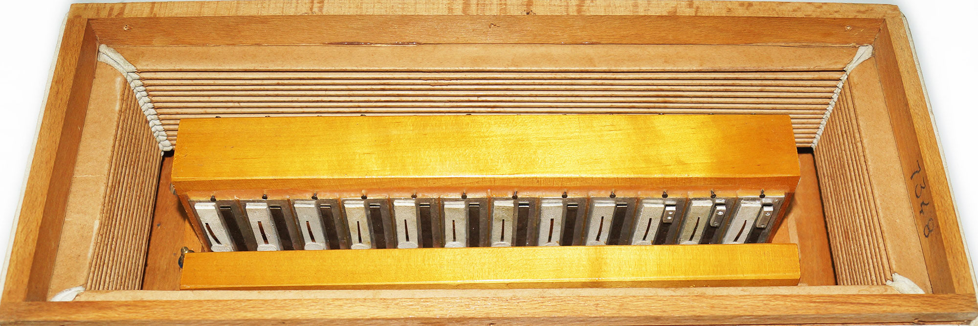 Piano Accordion Octava 80 Bass Buttons, New Straps, Case 2089 for Beginners Children, Very Beautiful sound.