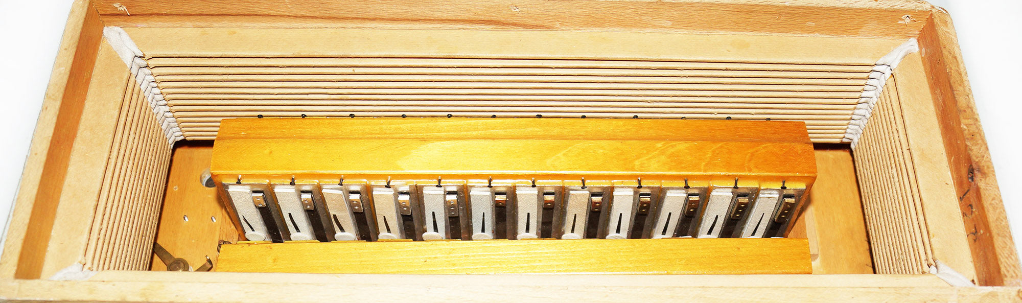 Original Piano Accordion Ariya 96 Bass Buttons, made in USSR, New Straps 1950, Very Beautiful Keyboard Accordian