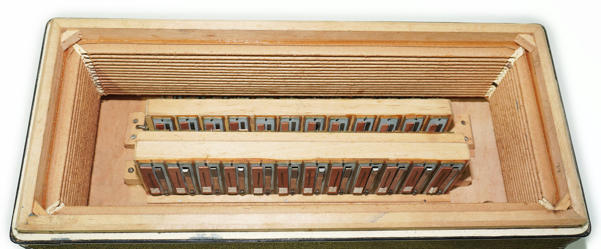 Vintage Rauner Ramona Accordion, 80 Bass Lightweight Piano Accordion, made in Germany, New Straps 2310, Bright and Rich sound.