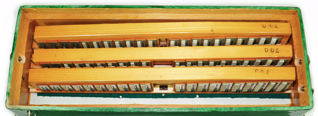 Ukraine Pianoakkordeon 120 Bässe, Almaz Vintage Tastenakkordeon gestimmt, neue Gurte, 2679