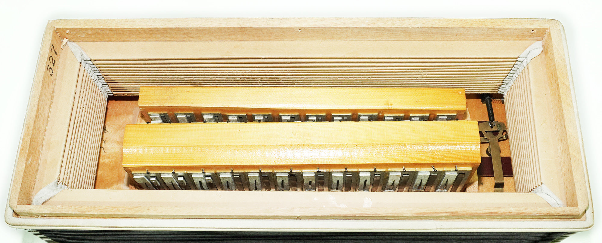 Piano Accordion Ariya 96 Bass Buttons Original Keyboard Accordian, New Straps 2527, Wonderful sound!