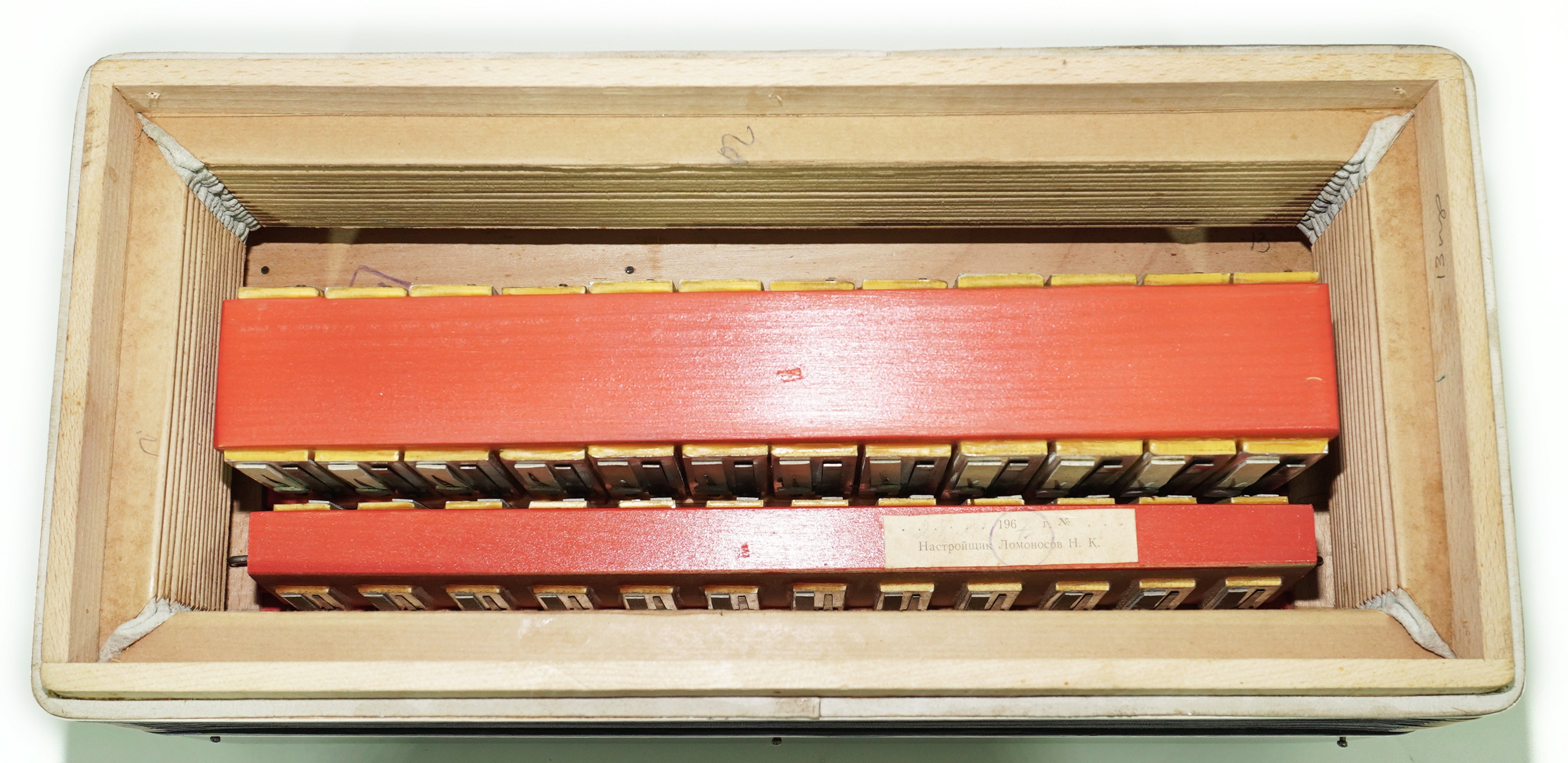 Bajan Tembr, Ukraine Knopfakkordeon, 100 Bassknöpfe, neue Riemen, Concertina Stradella B-System, sowjetische Mundharmonika gestimmt, 2658