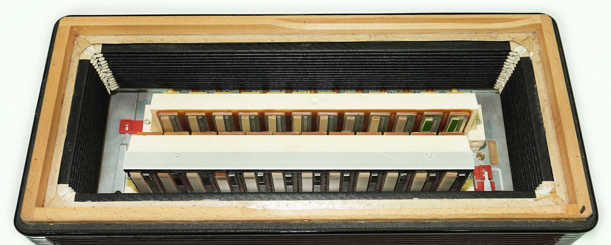 Weltmeister Consona Cassotto Piano Accordion, made in Germany, 96 Bass Buttons, New Straps, Soft Case, Quality Musical Instrument Keyboard Accordian, 2545