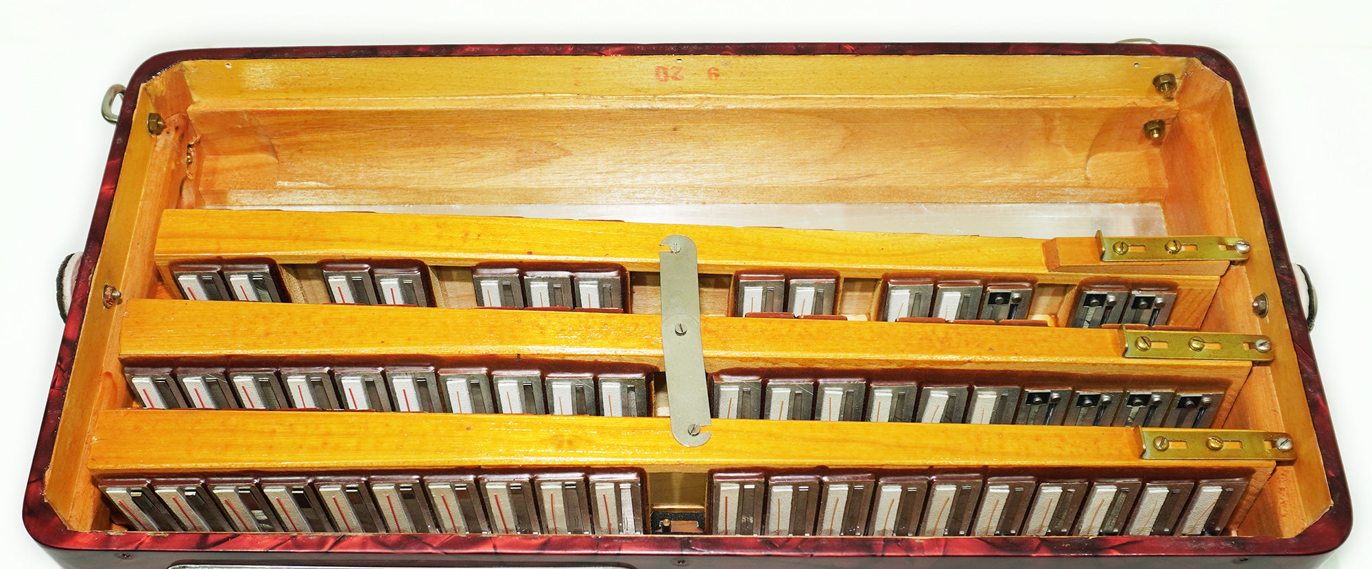 Vintage Lignatone Delicia Accord VII Piano Accordion 80 Bass, made in Czechoslovakia, New Straps, Original Keyboard Musical Instrument, 2552