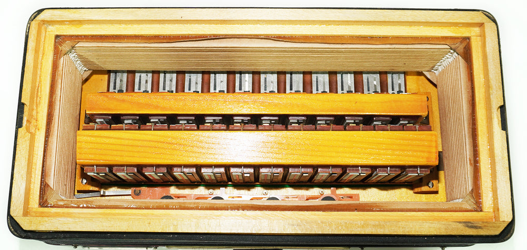Vintage Lignatone Delicia Accord VII Piano Accordion 80 Bass, made in Czechoslovakia, New Straps, Original Keyboard Musical Instrument, 2552