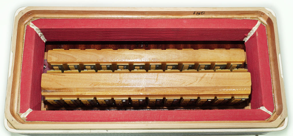 Crucianelli 5 Row Lightweight Button Accordion 80 Bass, C System, made in Italy, Rare Original Musical Instrument, Small Accordeone de Botones, 2554
