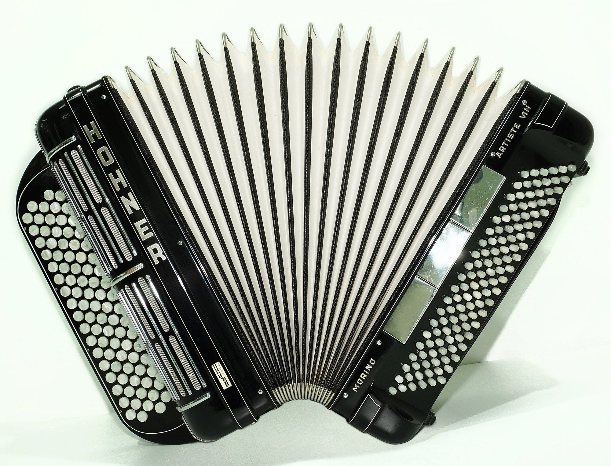 Hohner Morino Artiste VI N Button Accordion 120 Bass, C Griff, made in Germany, Straps and Hard Case, 5 Rows Fisarmonica Knopfakkordeon, 2573