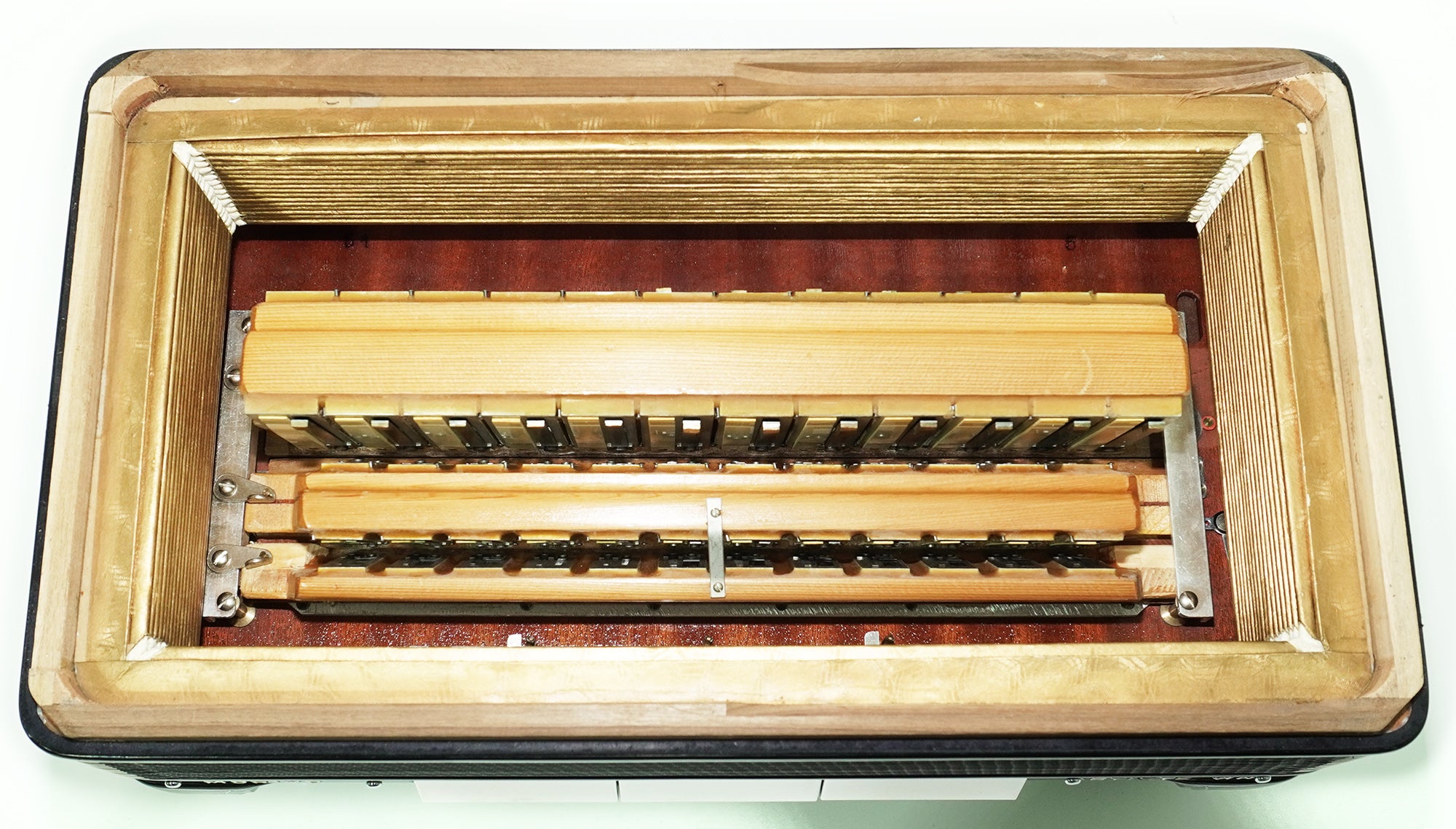 Hohner Morino Artiste VI N Button Accordion 120 Bass, C Griff, made in Germany, Straps and Hard Case, 5 Rows Fisarmonica Knopfakkordeon, 2573