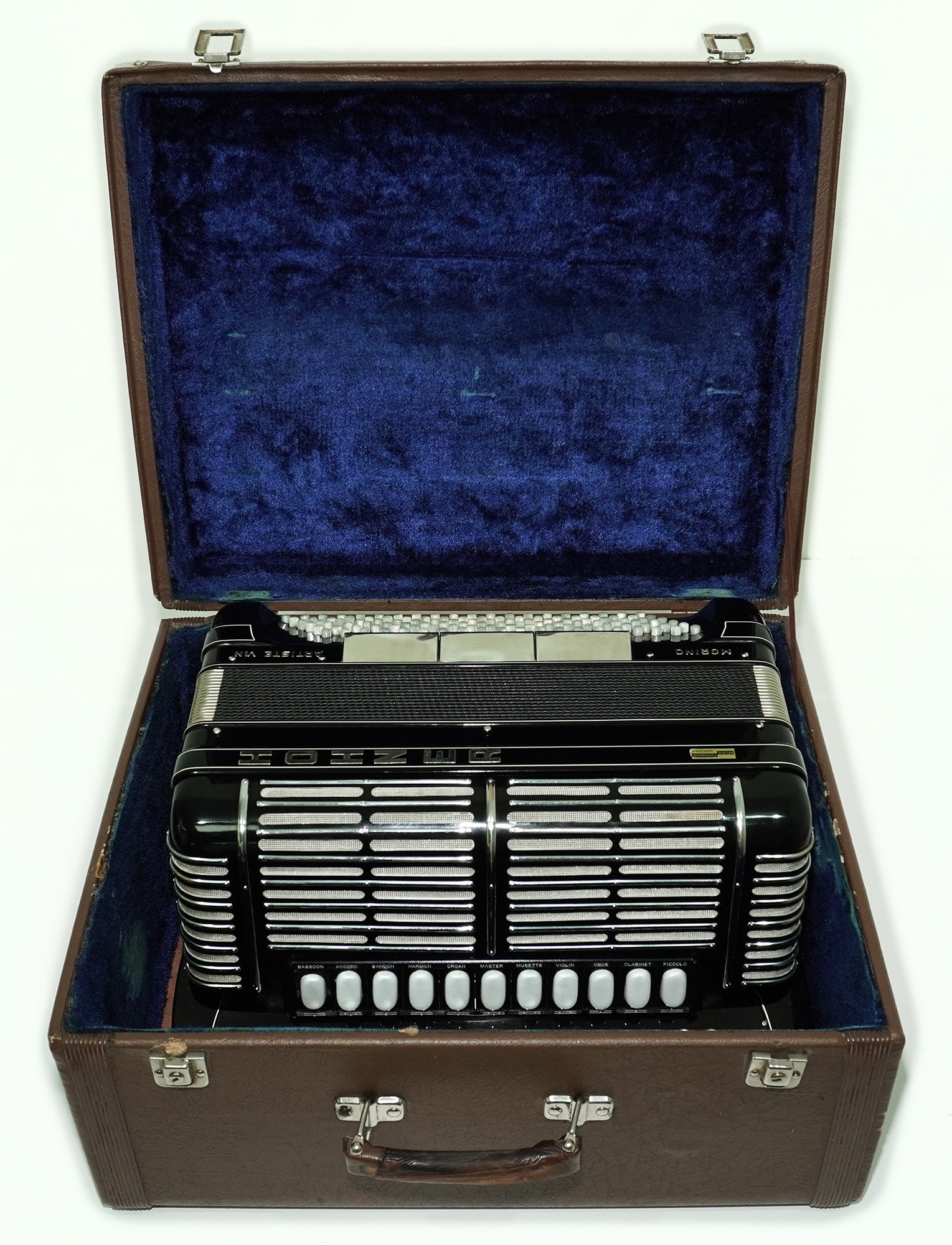 Hohner Morino Artiste VI N Button Accordion 120 Bass, C Griff, made in Germany, Straps and Hard Case, 5 Rows Fisarmonica Knopfakkordeon, 2573