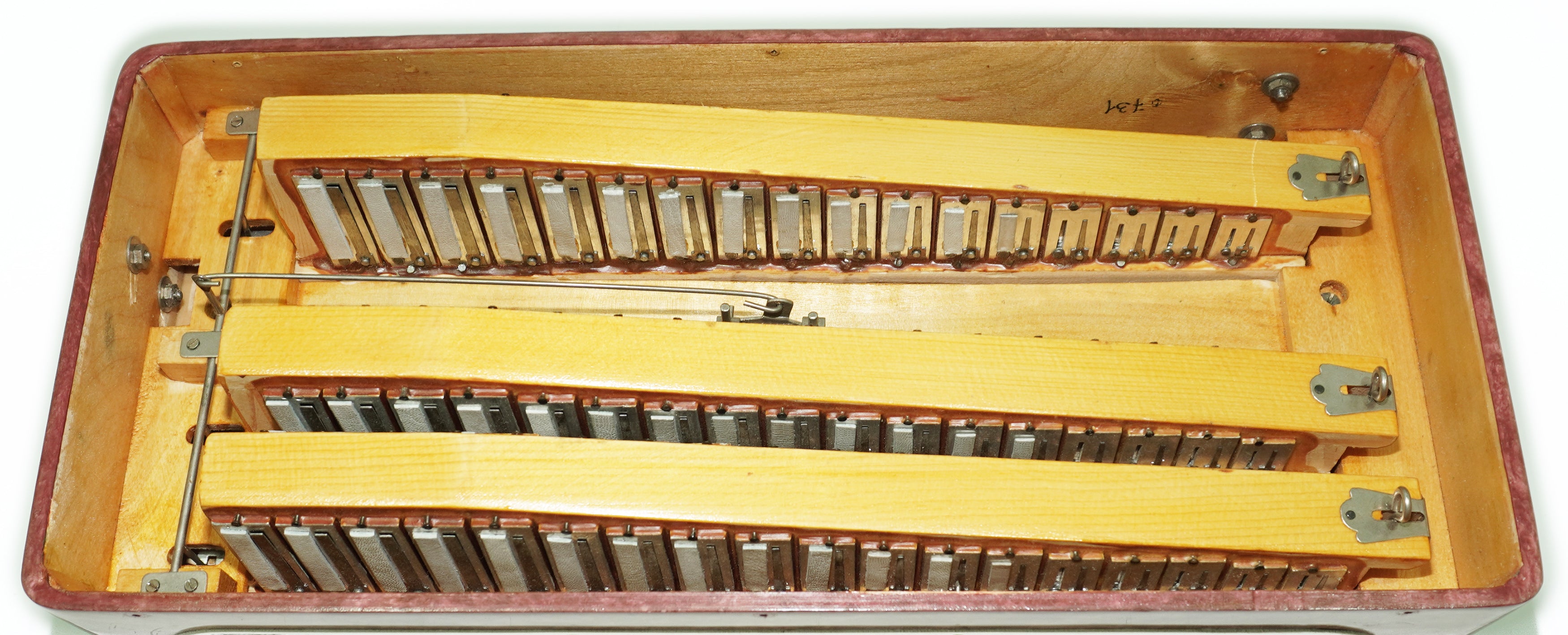 Russischer Bajan Melodiya Kirow, Vintage chromatisches Knopfakkordeon, hergestellt in der UdSSR, neue Riemen und weiche Tasche, voller und schöner Klang, 2640