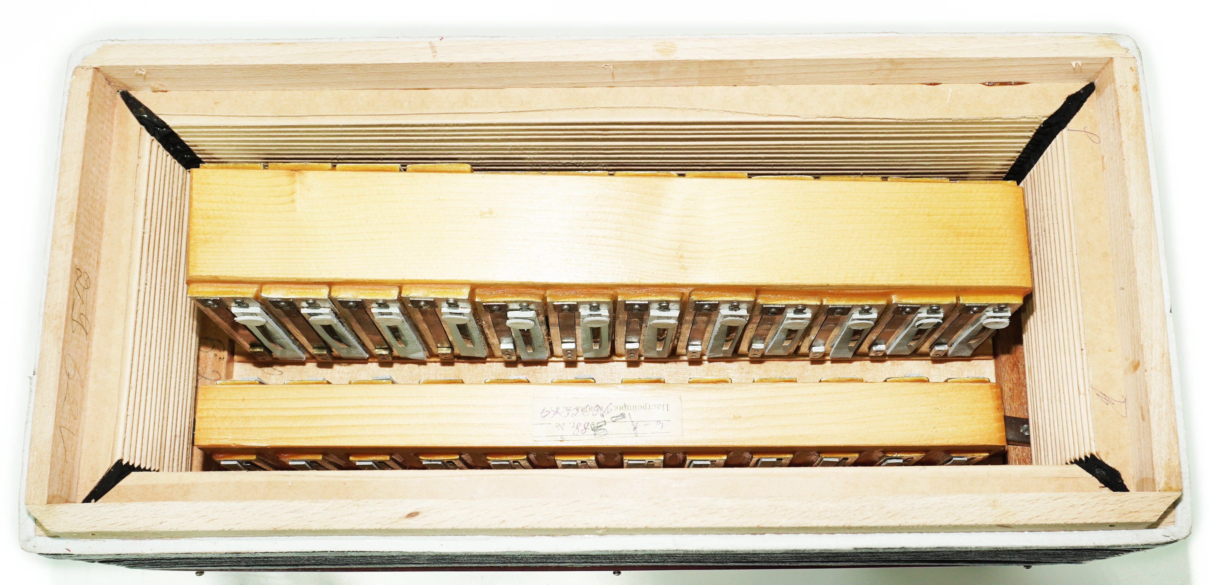 Chromatic Button Accordion 100 Bass 3 Row Bayan Lightweight, Stradella B System, with New Straps, 2656