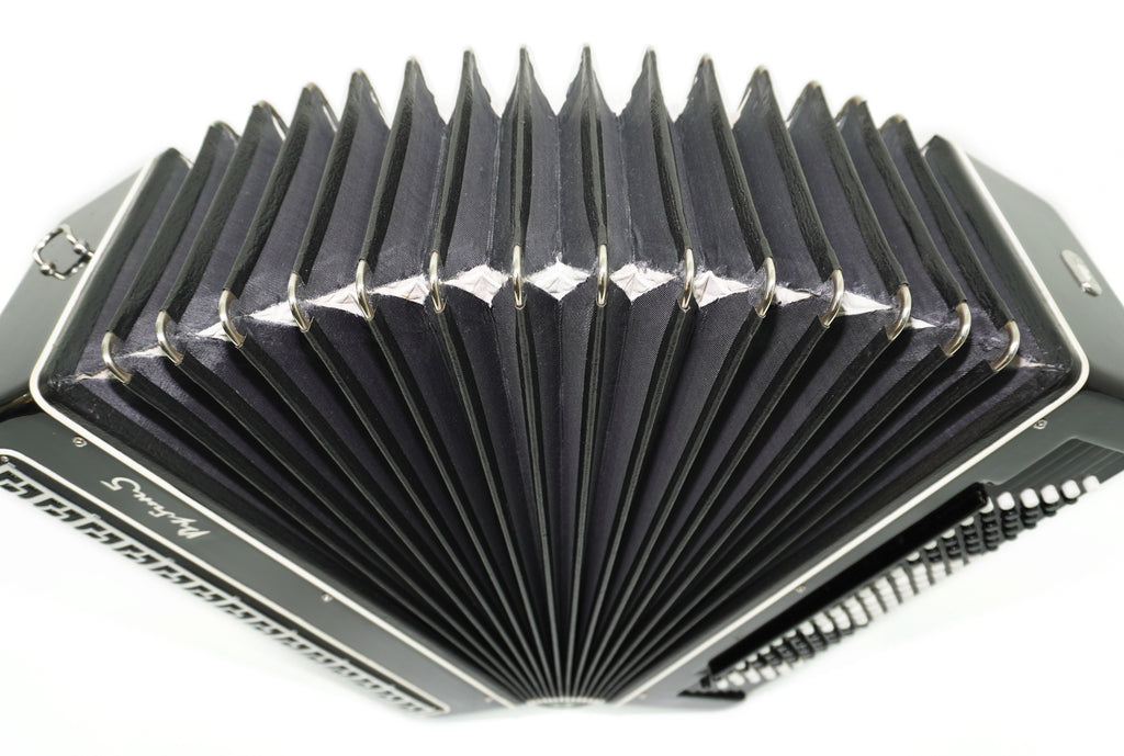 Converter Bayan Rubin 5 Free Bass und Stradella, 120-Bass-Knopfakkordeon, russisches Vintage-Bajan-Akkordeon, mit Riemen und Hartschalenkoffer, 2650
