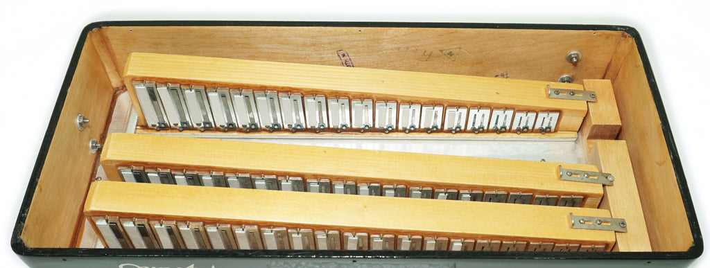 Converter Bayan Rubin 5 Free Bass und Stradella, 120-Bass-Knopfakkordeon, russisches Vintage-Bajan-Akkordeon, mit Riemen und Hartschalenkoffer, 2650