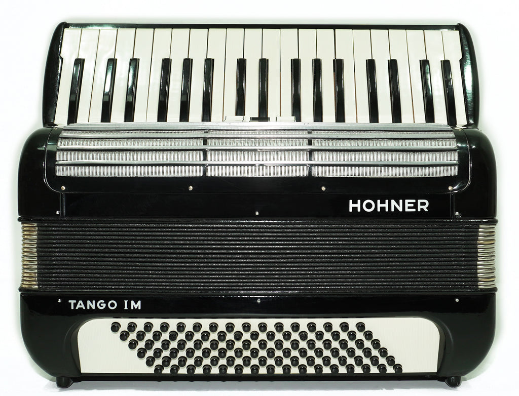 Hohner Tango IM Vintage-Pianoakkordeon, 96 Bässe, hergestellt in Deutschland, leichtgewichtiges Original-Tastaturakkordeon, mit neuen Gurten, 2662