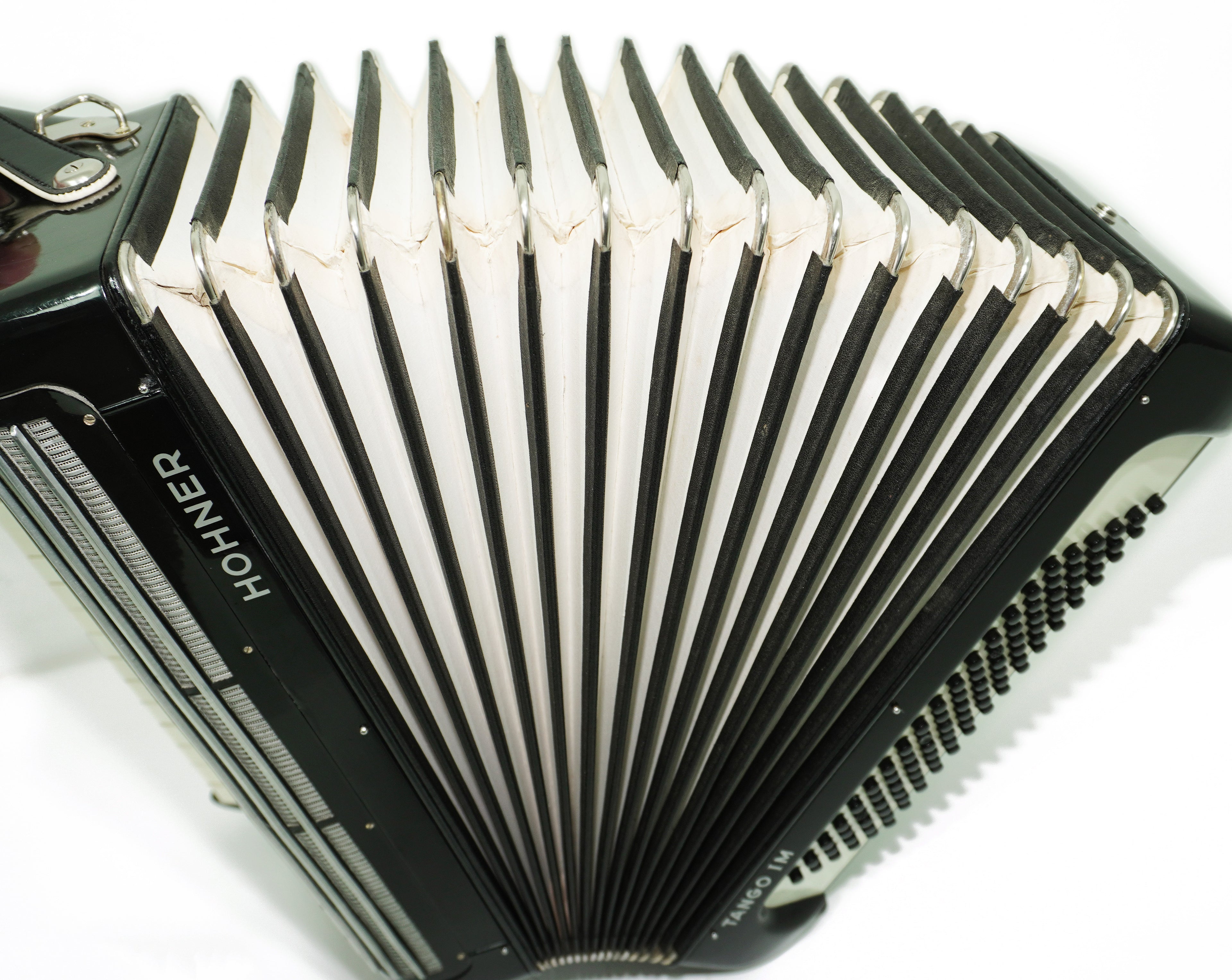 Hohner Tango IM Vintage-Pianoakkordeon, 96 Bässe, hergestellt in Deutschland, leichtgewichtiges Original-Tastaturakkordeon, mit neuen Gurten, 2662