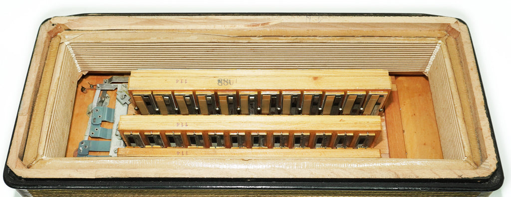 Vintage Hohner Accordina VII C Griff Knopfakkordeon 120 Bässe, hergestellt in Deutschland, mit neuen Riemen, Original Accordeon de Botones, 2671
