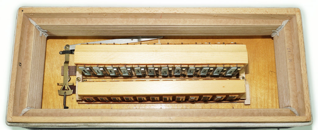 Vintage Bayan Orfey 5-reihiges Knopfakkordeon 120 Bässe, neue Riemen und Softcase als Geschenk, Konzertakkordeon für Erwachsene, Original sowjetisches Bayan, 2677