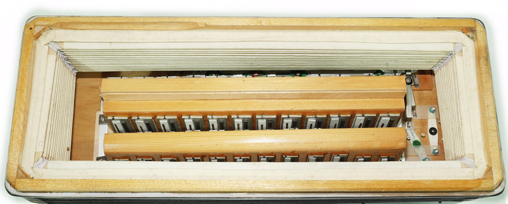 Russisches Akkordeon Vintage Pianoakkordeon Woschod 120 Bassknöpfe, mit neuen Riemen, Tasten sowjetisches Akkordeon, 2684