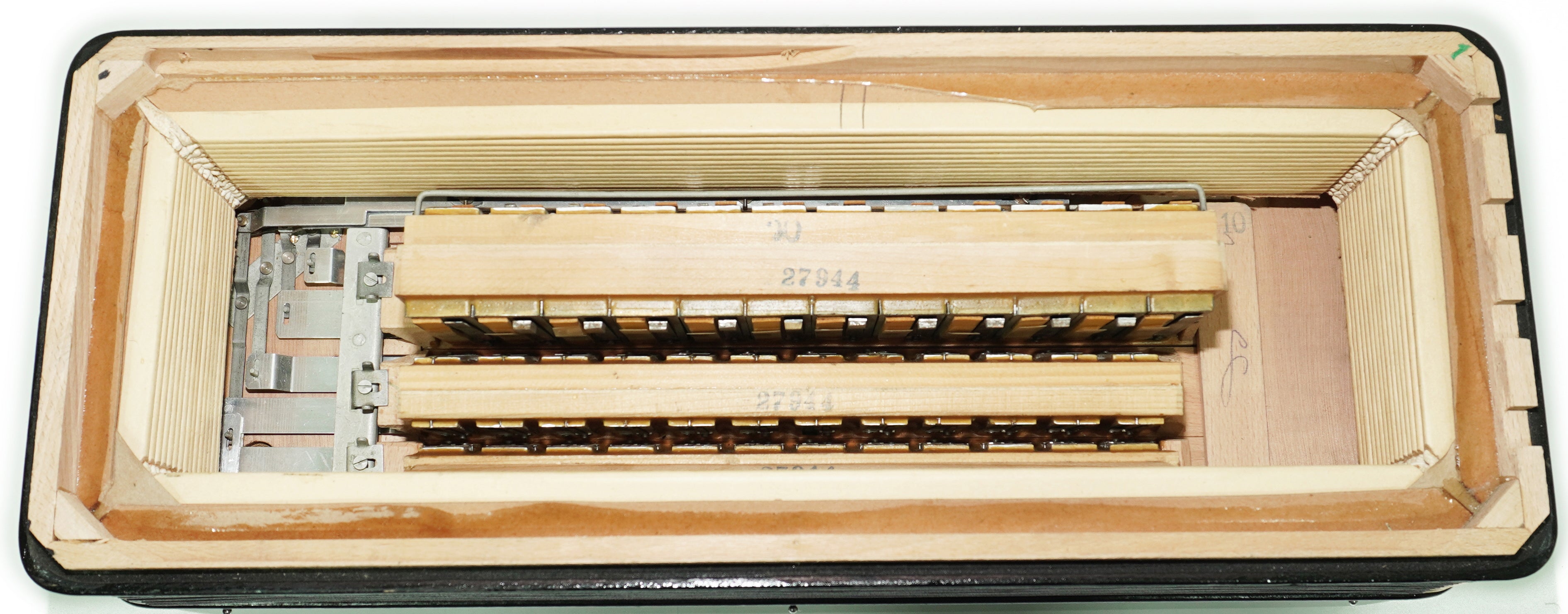 Hohner Tango VIM Accordion 120 Bass, made in Germany, Vintage Piano Accordion, incl. New Straps and Soft Case, 2694